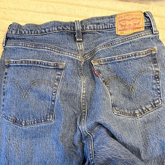 Levi's Denim - Levi's Men's Straight Blue Denim Jeans with Signature Back Pockets 30/30